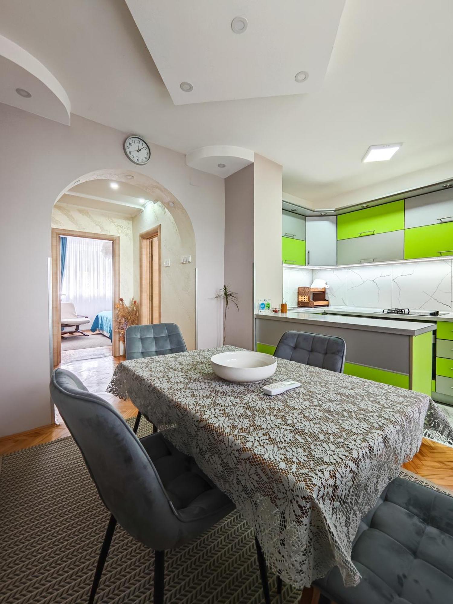 Apartman Julija Donji Milanovac Exterior photo